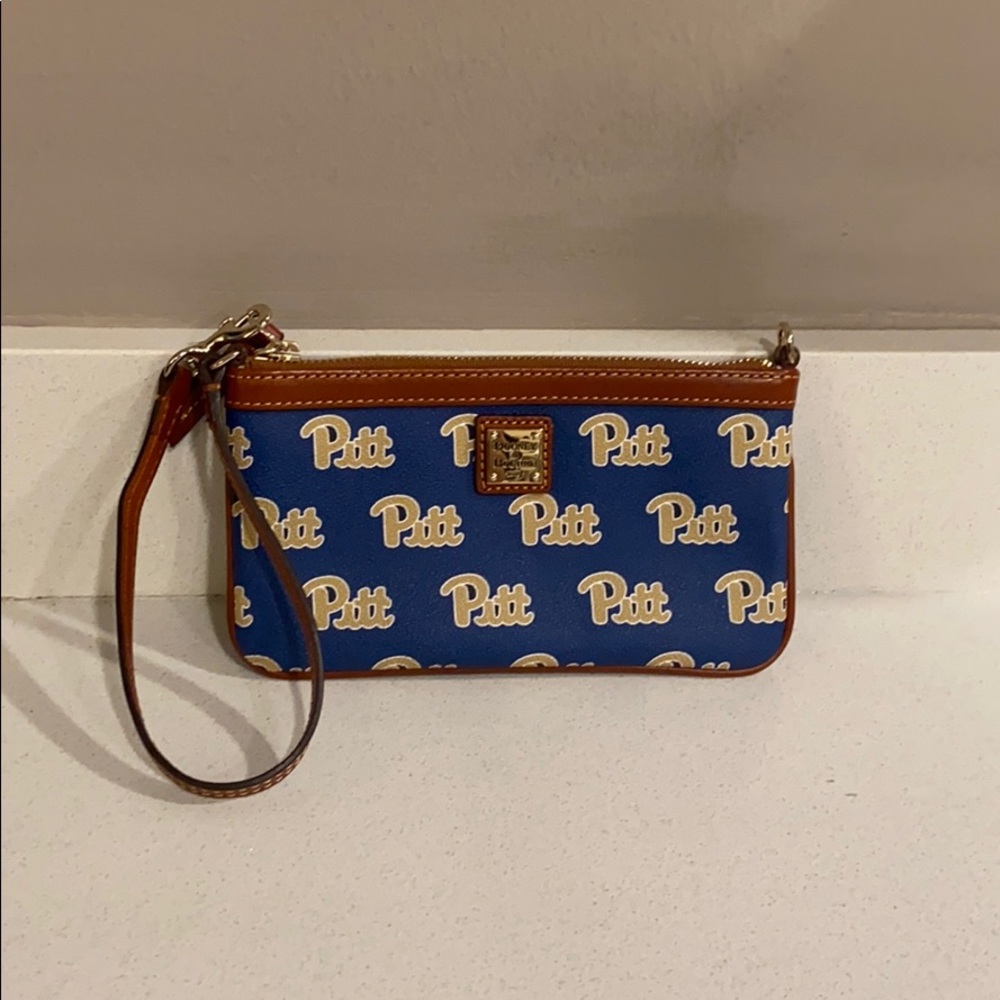 Dooney&Bourke Wristlet 💙 University of Pittsburgh